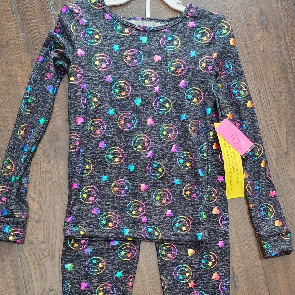 NWT XOXO Girls Super Soft Metallic Smiley Face Pajamas, size 8